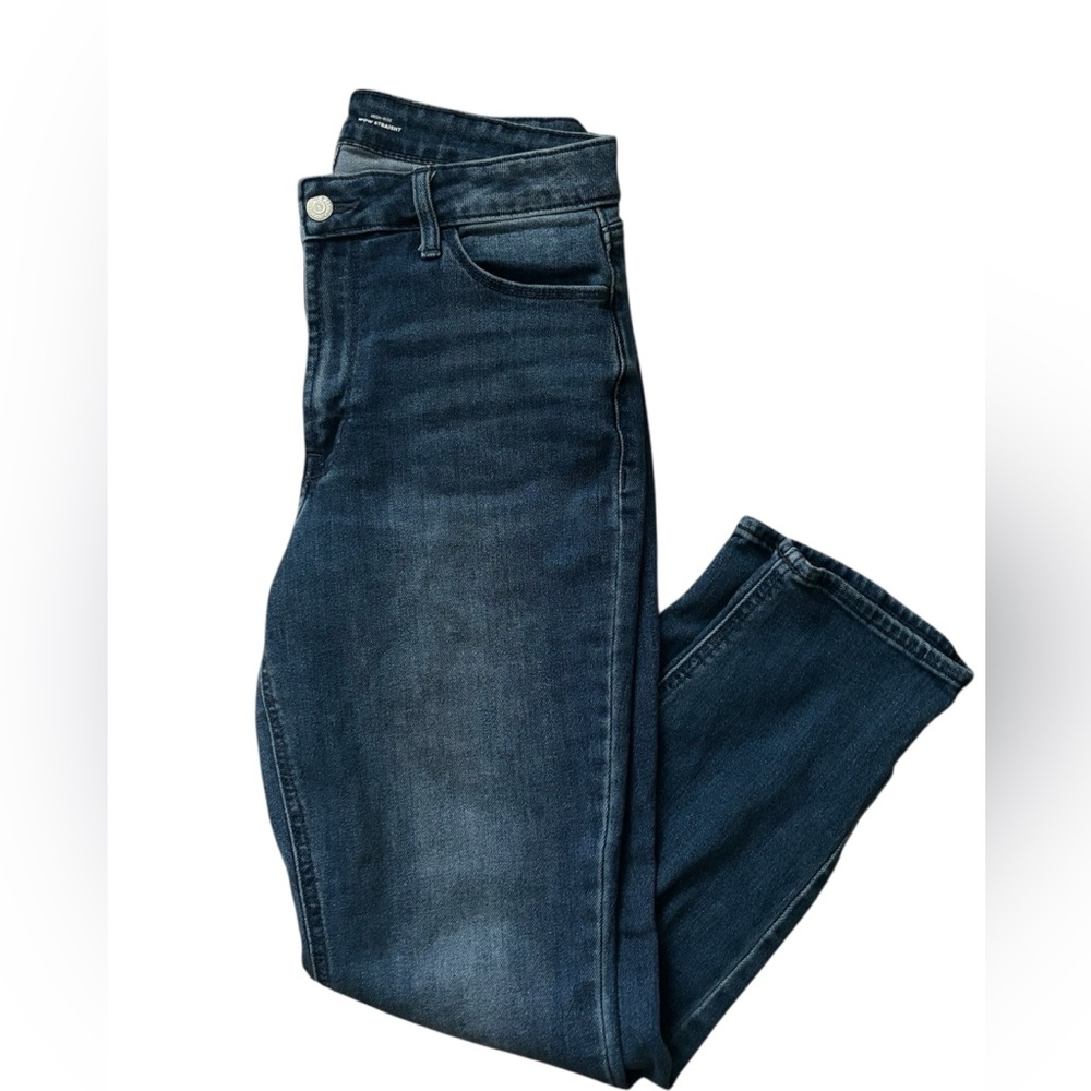 Old Navy Straight Leg High Waisted Jeans. Size 6